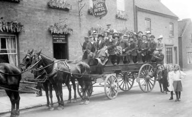 Horse and Carriage, outside Royal Oak Hotel, Dewsbury