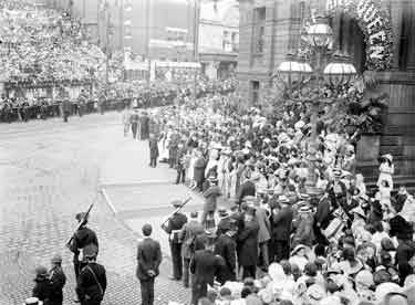 Royal Visit, King George V and Queen Mary, Town Hall, Dewsbury. Awaiting arrival of King and Queen.