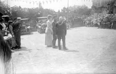 Royal Visit, King George V and Queen Mary with the Mayor, Dewsbury