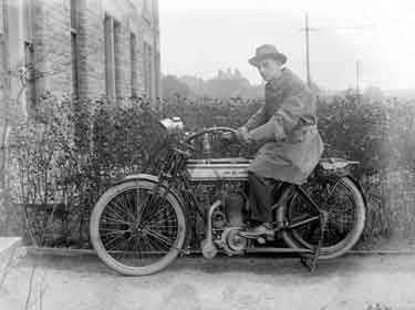 Motorcycle with Rudge engine
