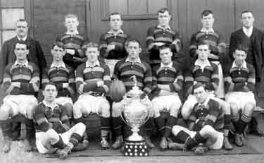 Dewsbury Rugby team with Challenge cup
