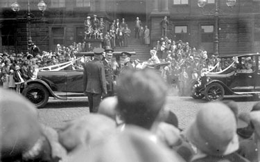 George V & Queen Mary arriving, crowd outside the Town Hall, Dewsbury