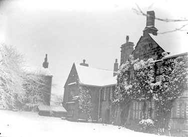 Oakwell Hall, Birstall: snow covered
