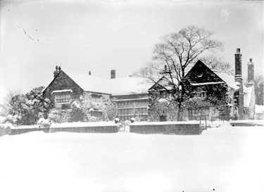 Oakwell Hall, Birstall: snow covered