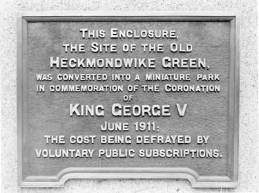 King George V Commemoration plaque, Heckmondwike Green, Heckmondwike