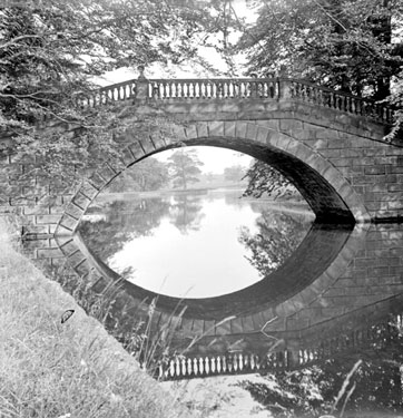 Bridge in Stainborough Park