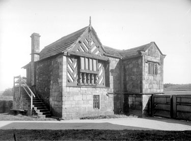 Gatehouse, Kirklees Priory