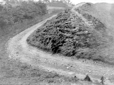 Castle Hill, Almondbury: rampart on N.E. side of Bailey near road to the Hotel looking S.E.