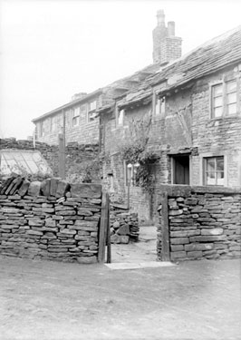 Cottage, Kirkheaton, cottage said to be part of Old Lascelles Hall