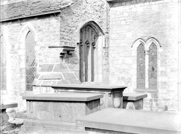 Kirkburton Church and churchyard