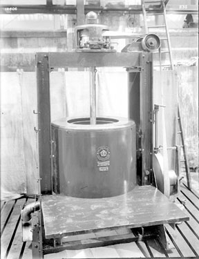 Thomas Broadbent & Sons: belt-driven sugar centrifuge