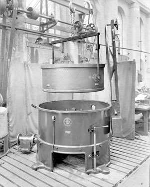 Thomas Broadbent & Sons: fat extractor for meat waste showing lift out basket