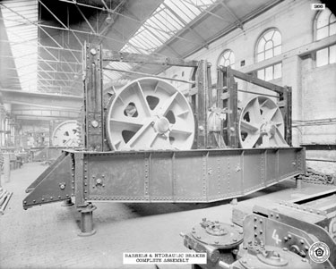 Thomas Broadbent & Sons: Barrels and hydraulic brakes complete assembly for bridge
