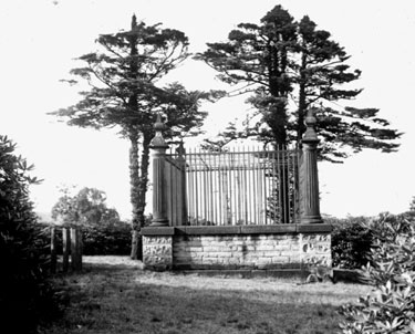 Kirklees Park, Robin Hood's Grave
