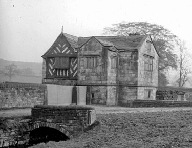 Kirklees Priory, the gate-house, Kirklees Park