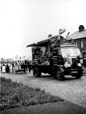 Beanlands Mobile Exhibition, from Beanlands Mill, Spring Grove Mills, Clayton West: from left J Booth, A Monkman, J White, J Allott, L Naylor, M Wild, P Dickinson, D Weatherall