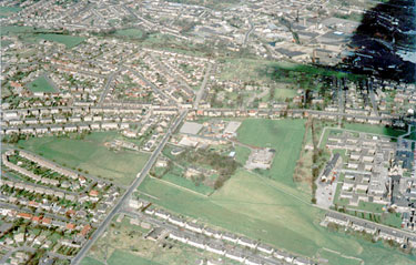 Aerial view of Gilthwaites First School, Denby Dale showing Gilthwaites Lane, Greenside, Pingle Rise