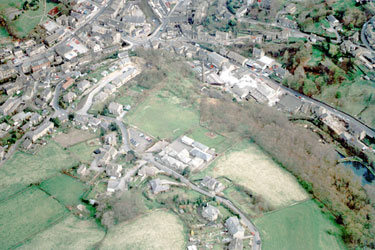 Aerial view of Holmfirth Nursery, Infants & Junior, Cartworth Road, Holmfirth, showing Dunford Road to the right