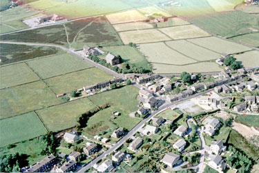 Aerial view of Scapegoat Hill Infants & Junior School (at top), School Road, Scapegoat Hill, showing triangle of High Street at bottom and Chapel Street at top