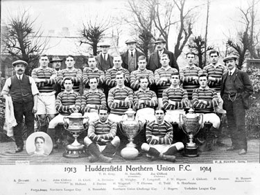 Huddersfield Northern Union F. C. 1913-14 - team photo with E. Jones (inset)