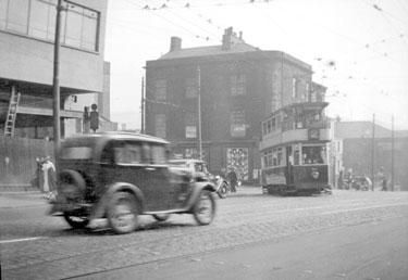 Newsome tram entering Buxton Road - No 81
