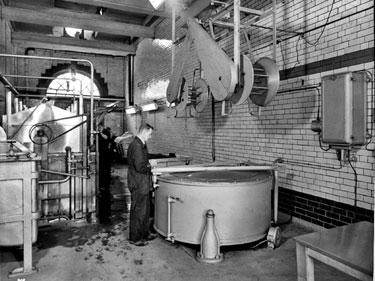 Thomas Broadbent & Sons Ltd - Suspended Direct Electrically-Driven Hydro-Extractor