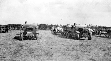 214 Battery Royal Artillery, Huddersfield Territorial Army - Bridlington Camp - Karrier six-wheelers and L.M.S. lorries.