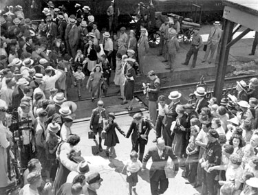 Young evacuees, children of Hoover Employees sent to USA in WWII: children arriving at Canton Station.