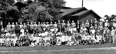 Young evacuees, children of Hoover Employees sent to USA in WWII: large group