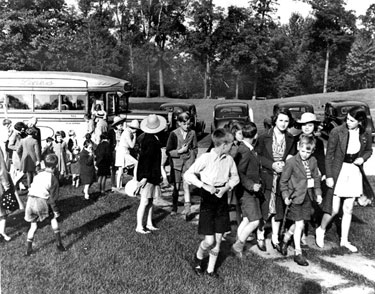 Young evacuees, children of Hoover Employees sent to USA in WWII: arriving back after outing to North Canton swimming pool (Jacqueline Gibson centre looking for Audrey)