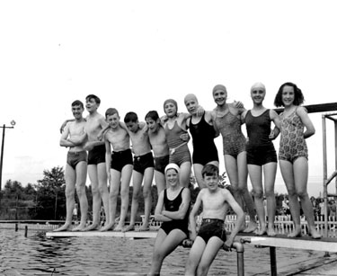 Young evacuees, children of Hoover Employees sent to USA in WWII: outdoor swimming pool in North Canton