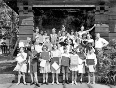 Young evacuees, children of Hoover Employees sent to USA in WWII: every one got a scrap book.