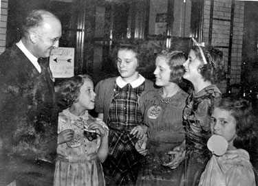 Young evacuees, children of Hoover Employees sent to USA in WWII: halloween party