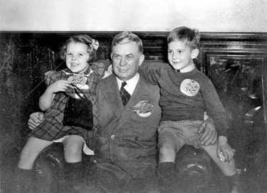 Young evacuees, children of Hoover Employees sent to USA in WWII: Mr H W Hoover