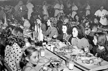 Young evacuees, children of Hoover Employees sent to USA in WWII: Thanksgiving party
