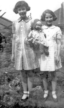 Young evacuees, children of Hoover Employees sent to USA in WWII: Yvonne and Madge Turncliffe