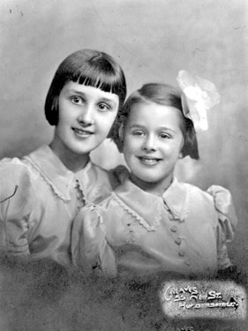 Young evacuees, children of Hoover Employees sent to USA in WWII: Jacqueline and Audrey Gibson