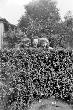 Young evacuees, children of Hoover Employees sent to USA in WWII: Millie, Vivian and Dolores