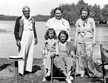 Young evacuees, children of Hoover Employees sent to USA in WWII: at Lake Cable