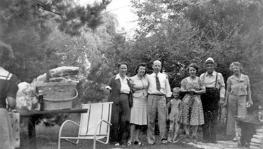 Young evacuees, children of Hoover Employees sent to USA in WWII:Saying farewell to Katherine - joining Army Nursing Corp. From left Lu, Katherine, Bill, Nick, Isobel, Dad and Nan