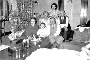 Young evacuees, children of Hoover Employees sent to USA in WWII: Nan, Mom, Dad, Lu, Nick, Uncle Bob