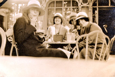 Wheelwright Grammar School Photo Album: 1920s/30s - Bois De Boulonge (at a very smart cafe)