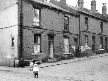 Young children playing in Villiers Street, Batley.