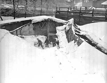 Collapsed roof at Crimble Hill 	