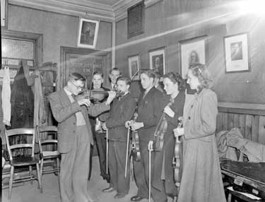 Violinists: hopefuls at the 