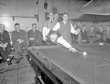 Fred Davis World Snooker Champion at Greenside W.M.C. 	