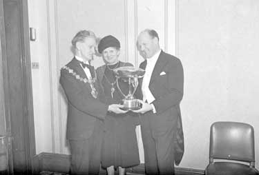 Mayor of Brighouse with Sunderland Trophy 	