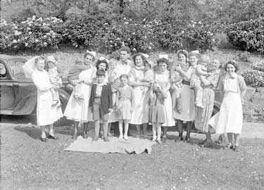 Nurses and young patients from Bradley Wood Sanatorium enjoy a day out in Meltham 	