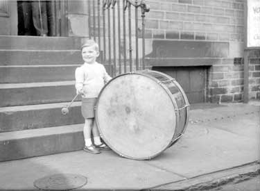Master Ian Tasker with a Drum 	