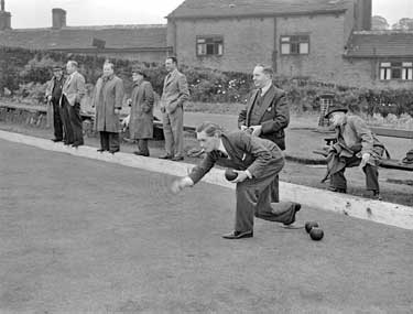 Brighouse Bowls, Town Clerk and Councillor Broadbent 	